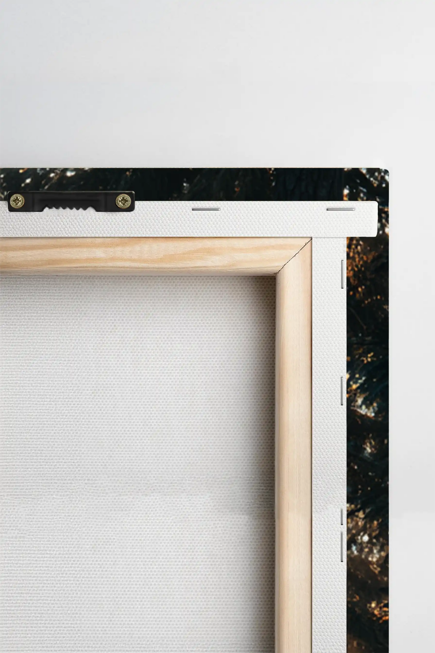 Obraz na płótnie — jeleń w porannej mgle wśród sosen